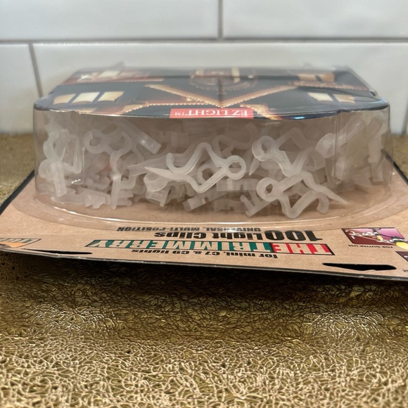 LIGHT CLIPS UNIVERSAL SHINGLE OR GUTTER FOR MINI C7 & C9 LIGHTS  Shingle Gutter - Picture 2 of 4